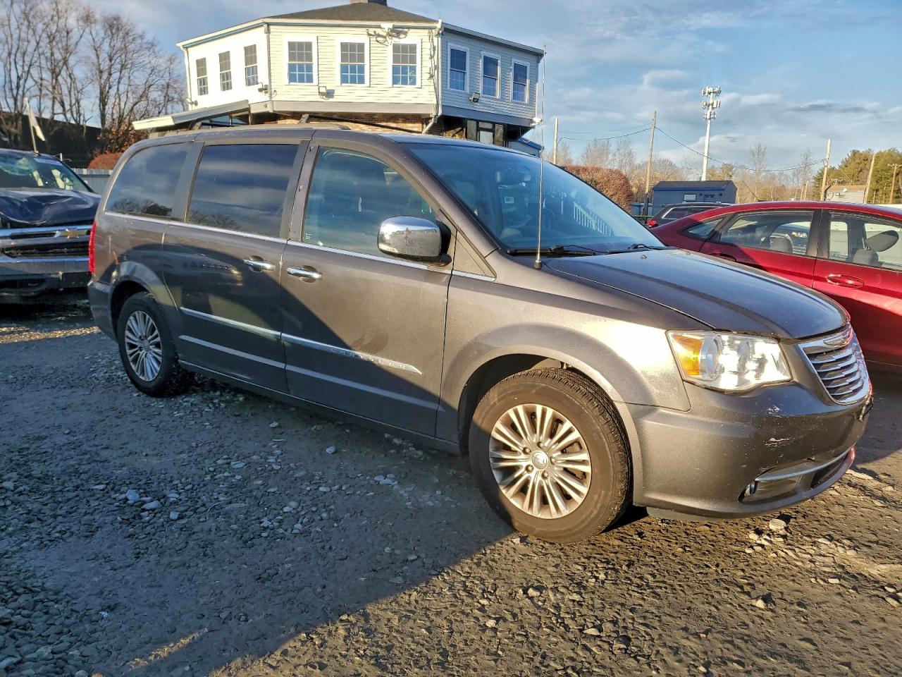 2015 CHRYSLER TOWN & COUNTRY TOURING L photo 4