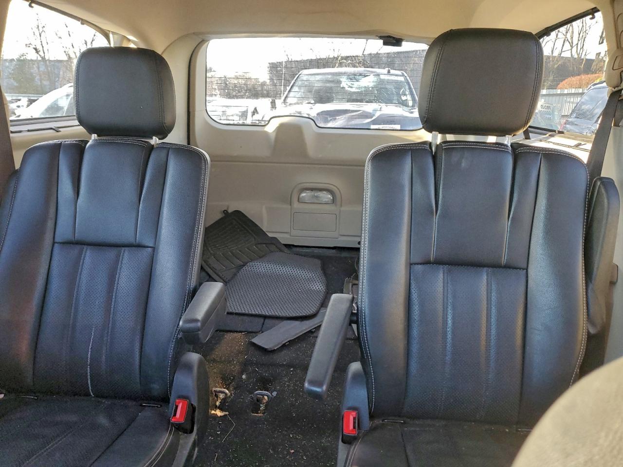 2015 CHRYSLER TOWN & COUNTRY TOURING L photo 10