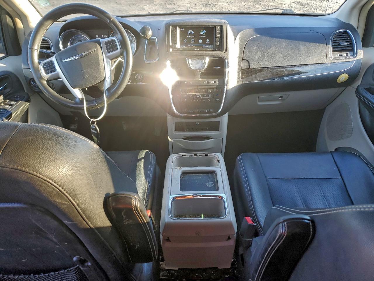 2015 CHRYSLER TOWN & COUNTRY TOURING L photo 8