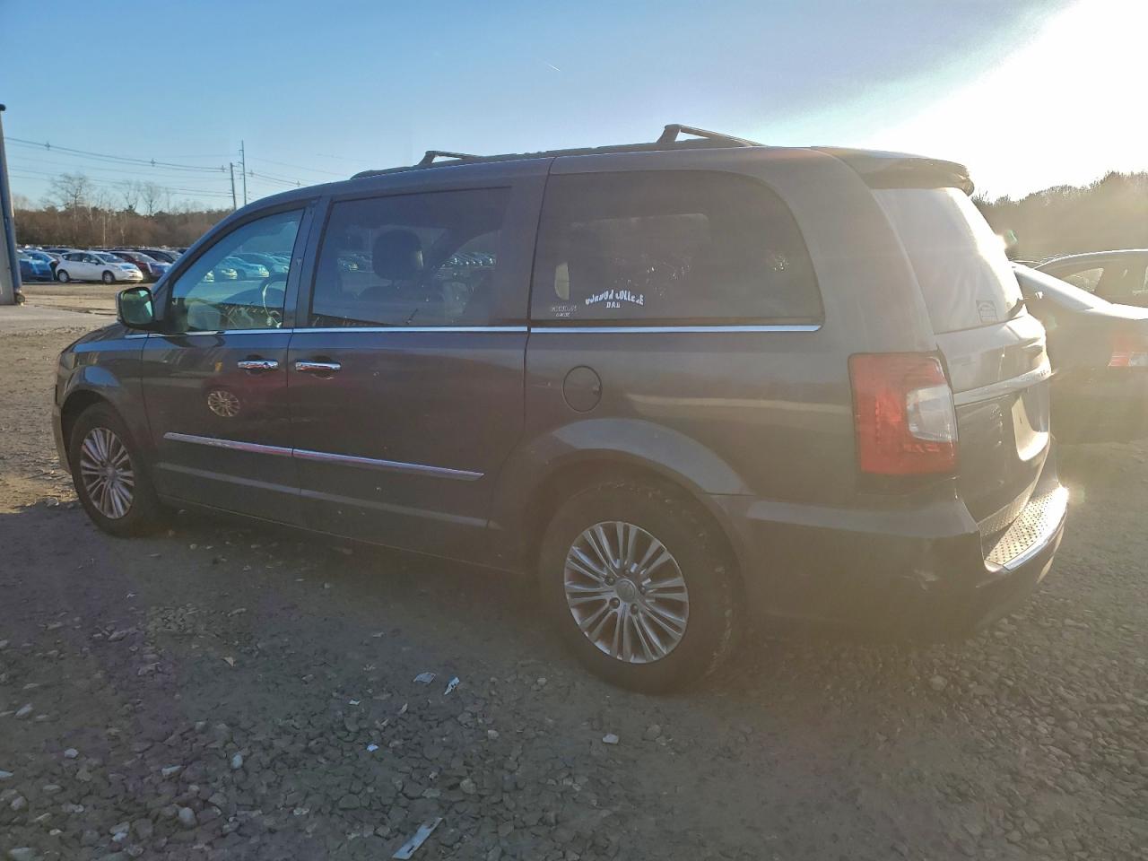 2015 CHRYSLER TOWN & COUNTRY TOURING L photo 2