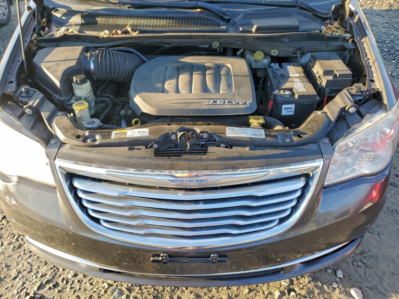 2015 CHRYSLER TOWN & COUNTRY TOURING L photo 12