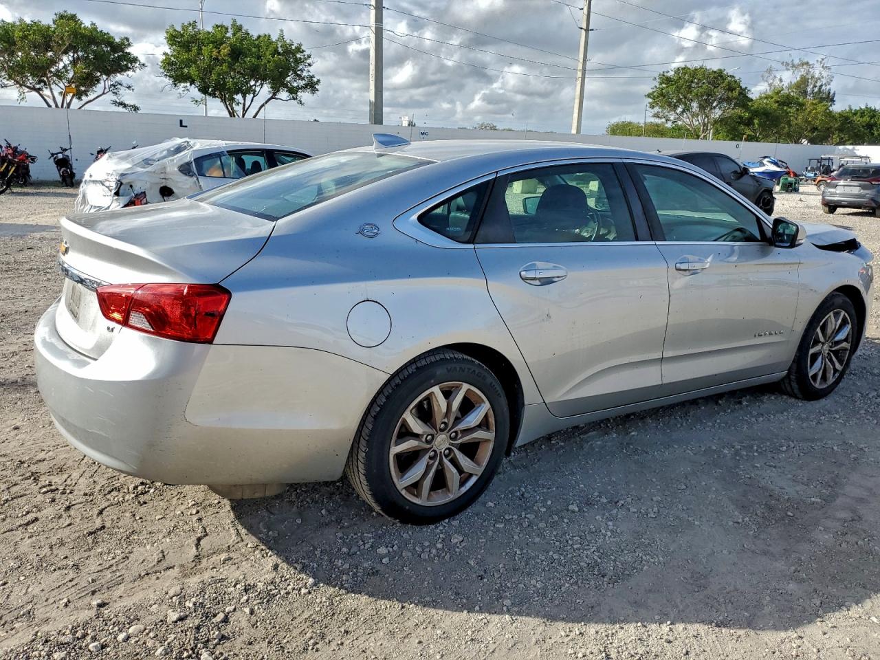 2018 CHEVROLET IMPALA LT photo 3