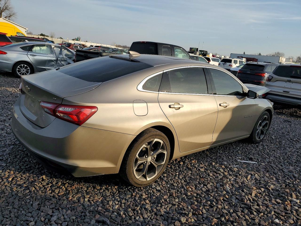 2022 CHEVROLET MALIBU LT photo 3
