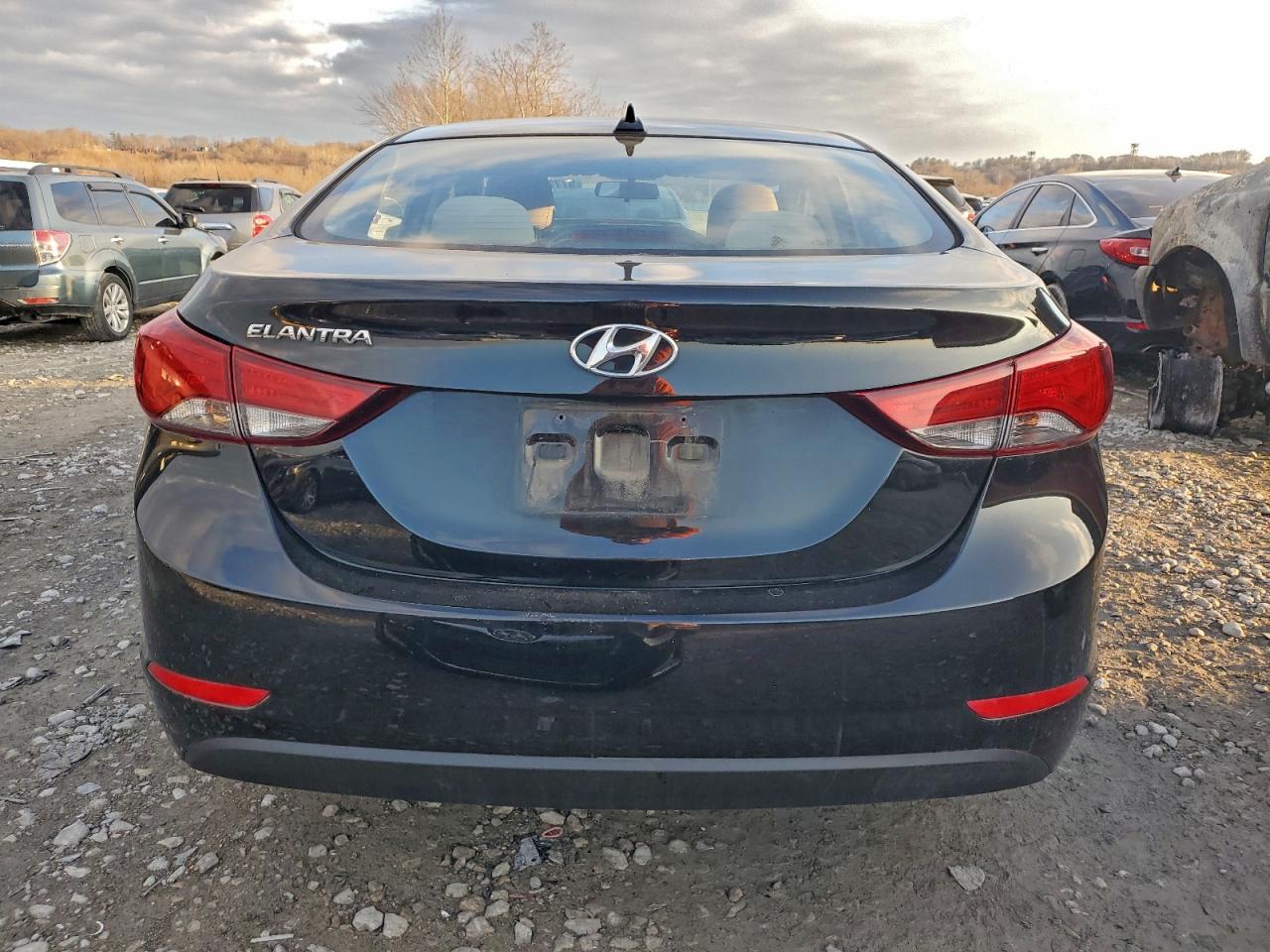 2016 HYUNDAI ELANTRA SE photo 6