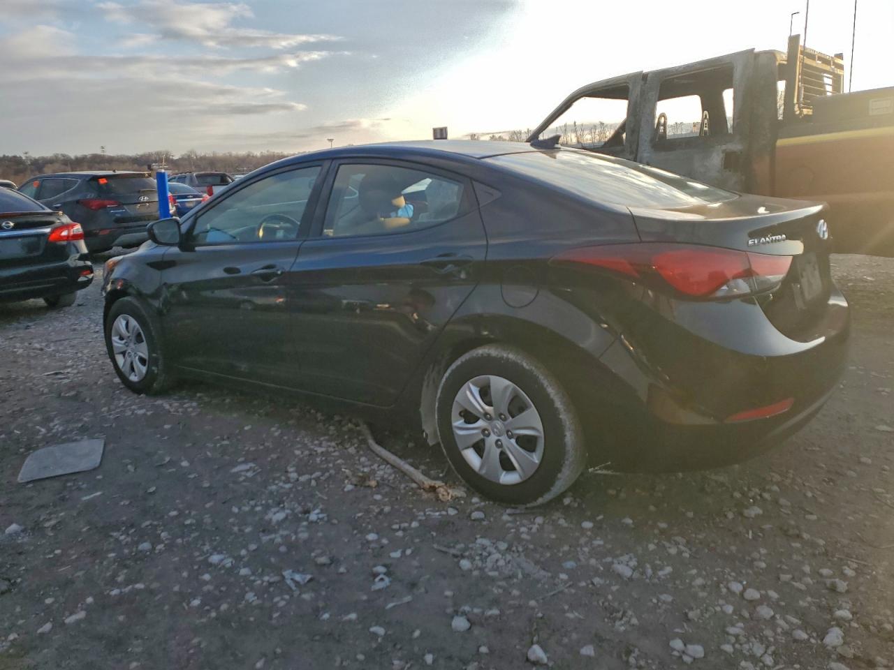 2016 HYUNDAI ELANTRA SE photo 2