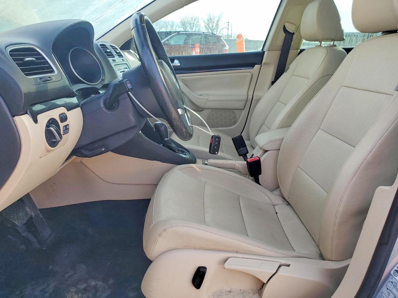 2012 VOLKSWAGEN JETTA TDI photo 13