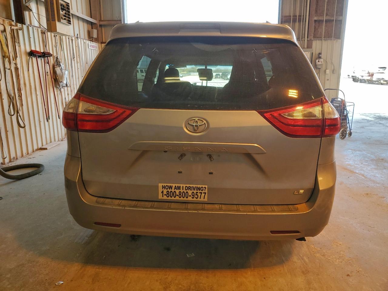 2017 TOYOTA SIENNA LE photo 6