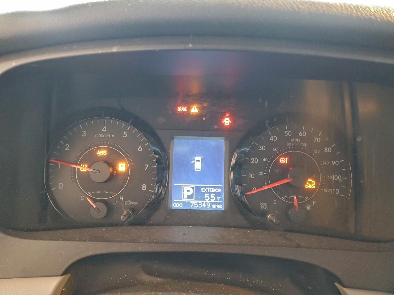 2017 TOYOTA SIENNA LE photo 9