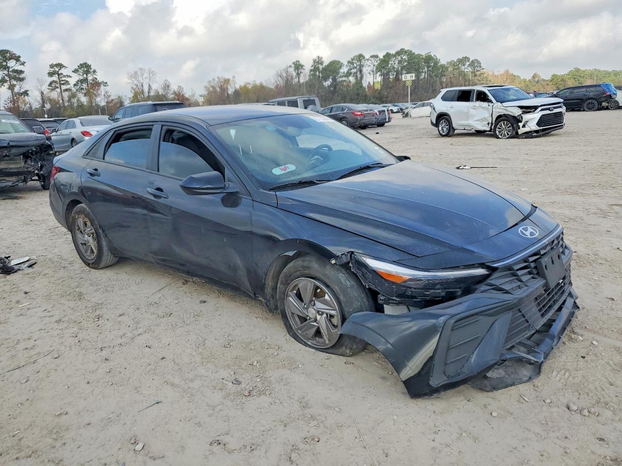 2025 HYUNDAI ELANTRA SE photo 4