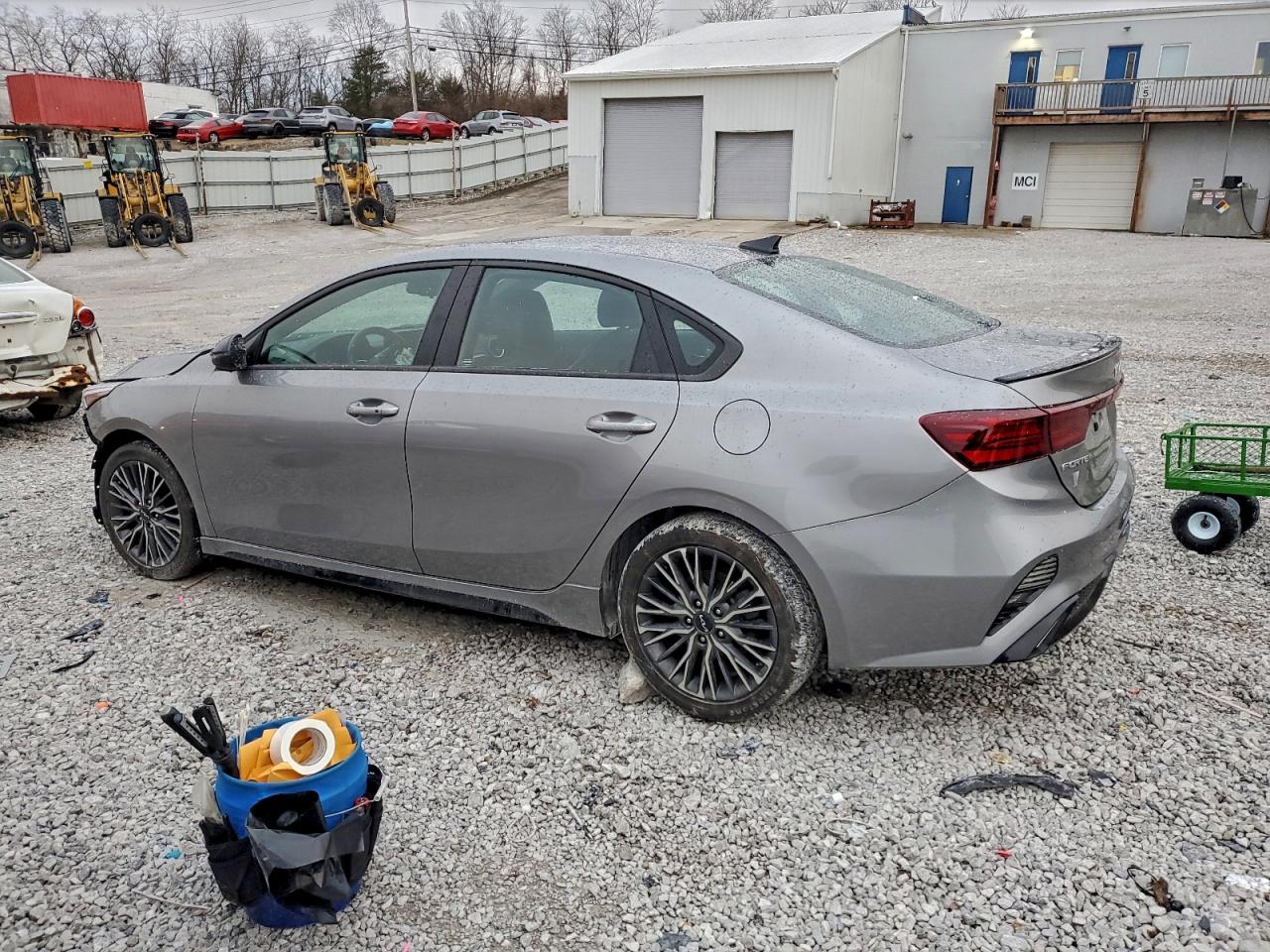 2023 KIA FORTE GT LINE photo 2
