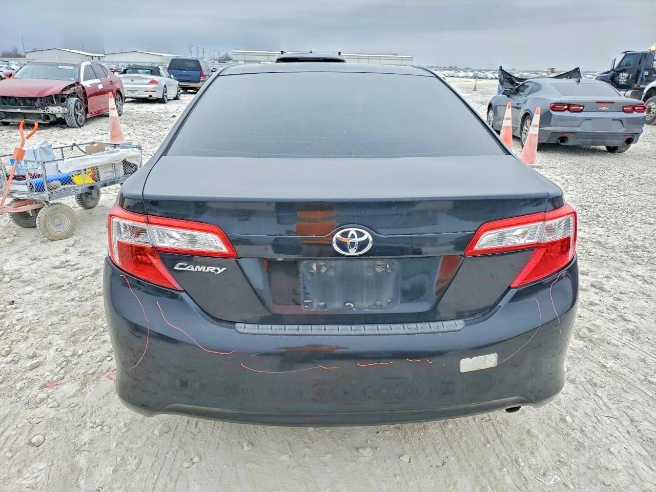 2014 TOYOTA CAMRY L photo 6