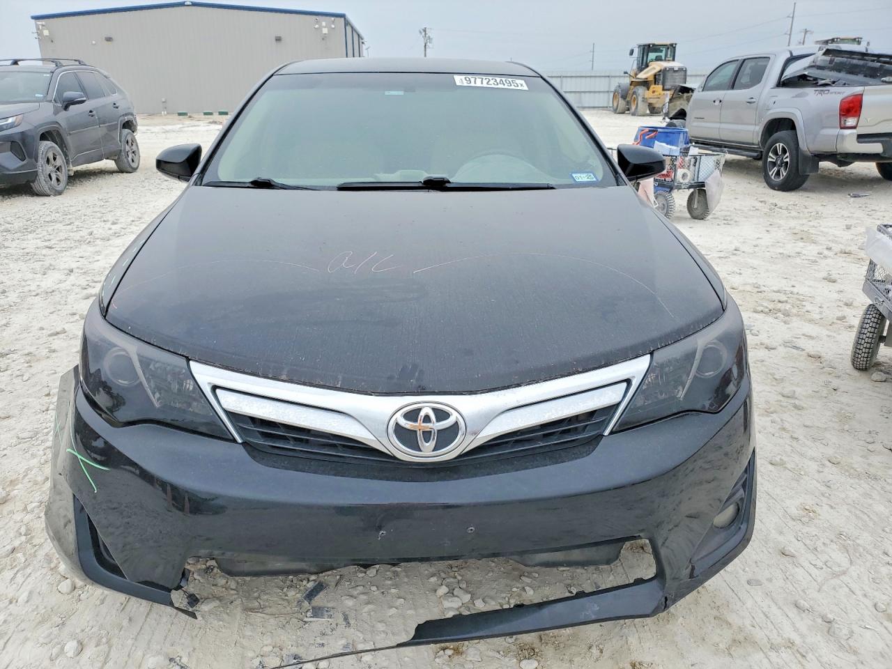 2014 TOYOTA CAMRY L photo 5