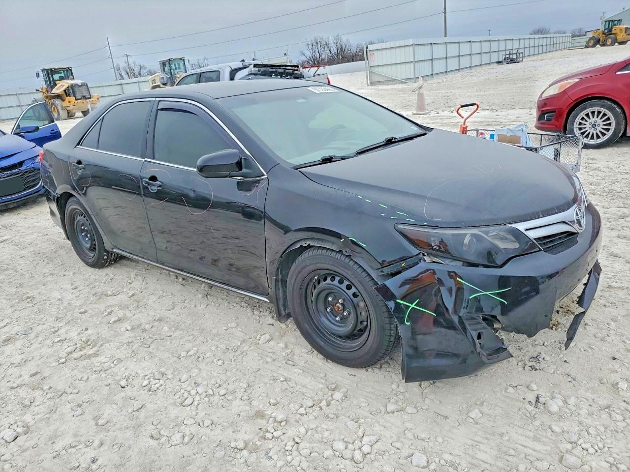 2014 TOYOTA CAMRY L photo 4