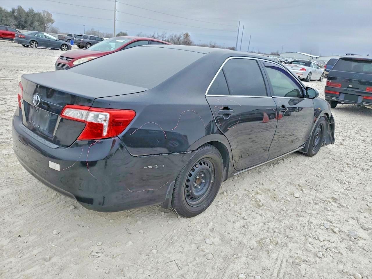 2014 TOYOTA CAMRY L photo 3