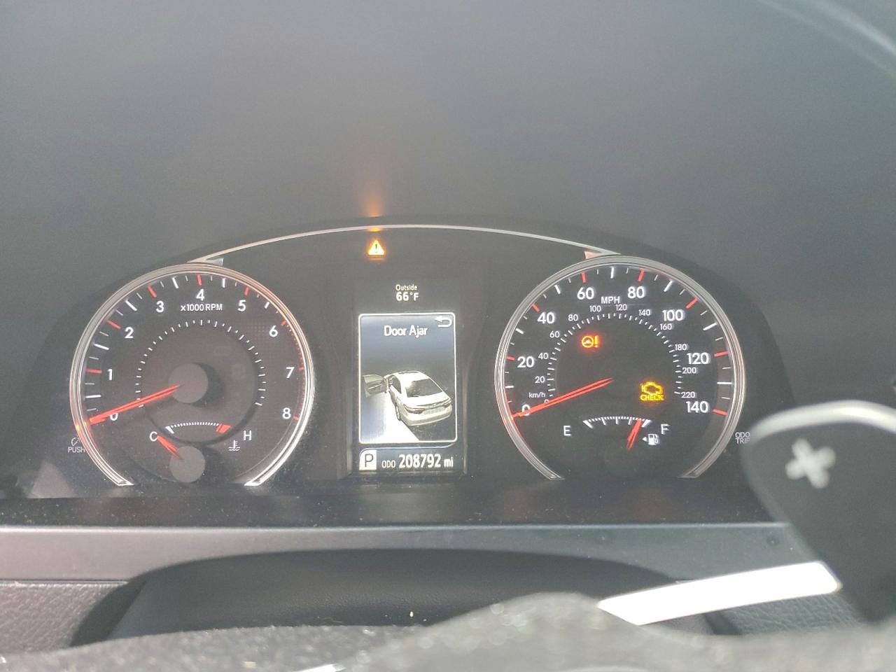 2016 TOYOTA CAMRY LE photo 9