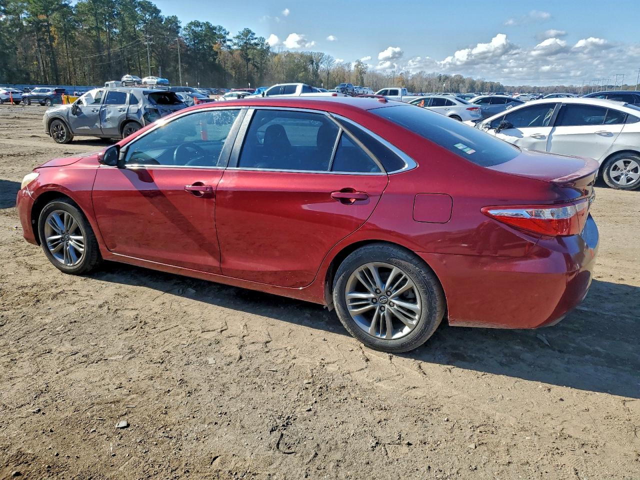 2016 TOYOTA CAMRY LE photo 2