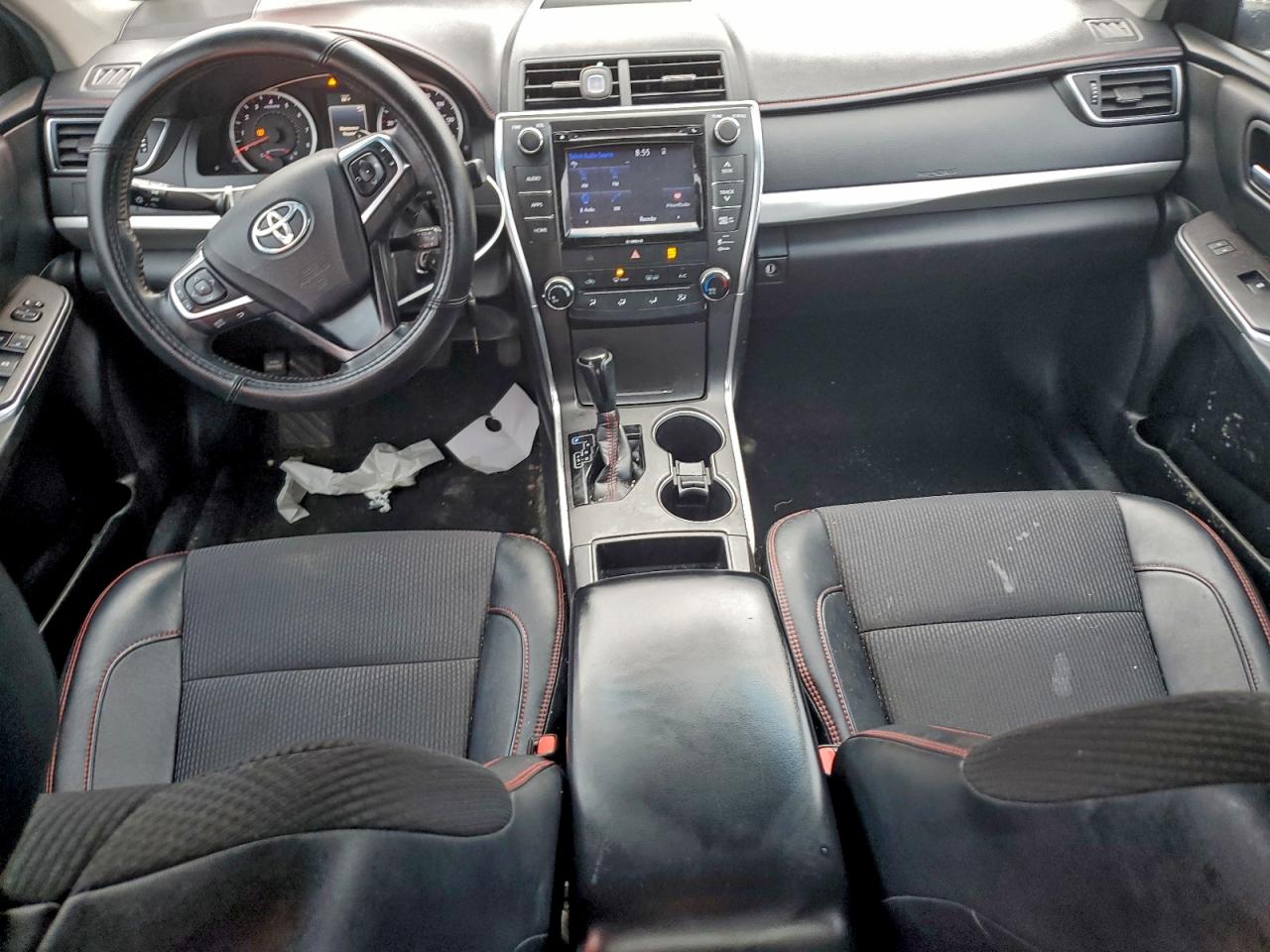 2016 TOYOTA CAMRY LE photo 8