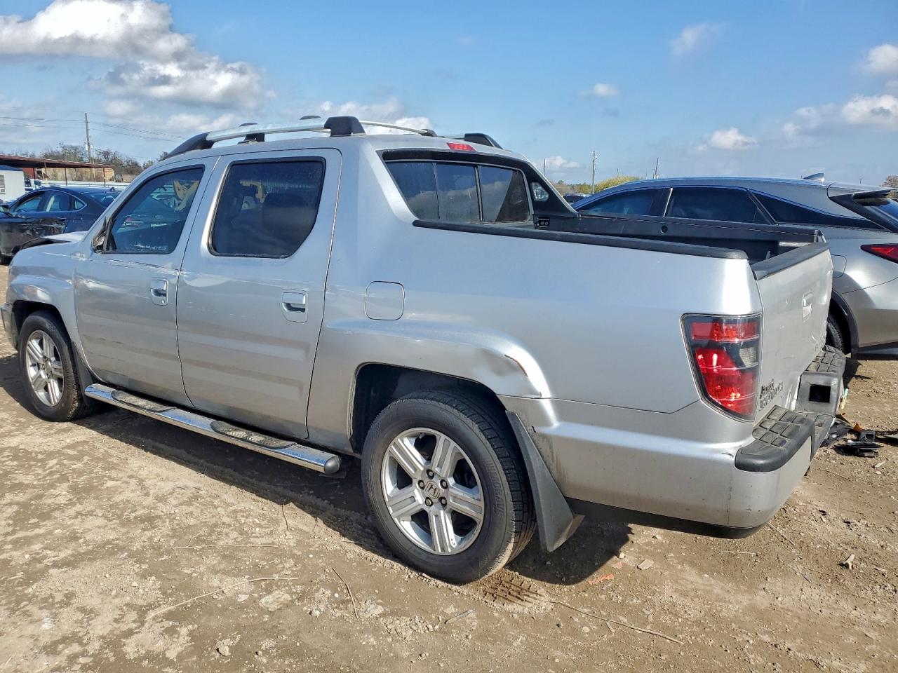 2012 HONDA RIDGELINE RTL photo 2