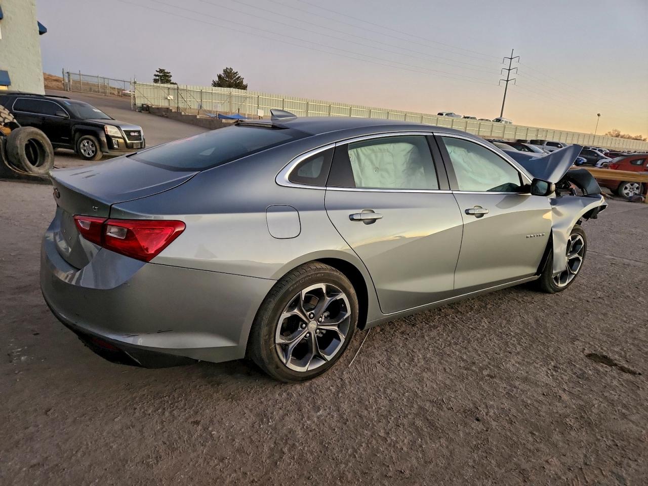 2024 CHEVROLET MALIBU LT photo 3