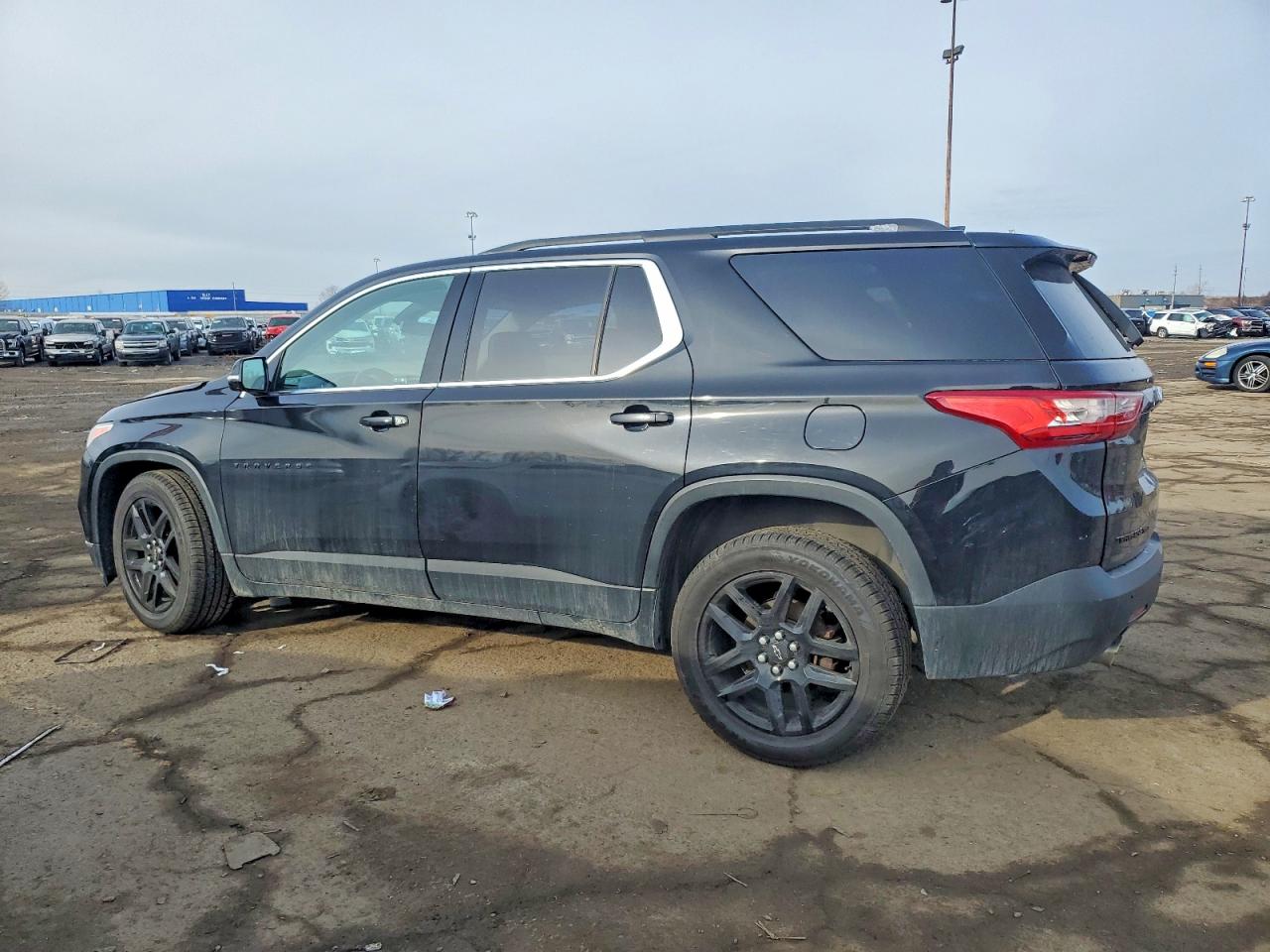 2019 CHEVROLET TRAVERSE LT photo 2