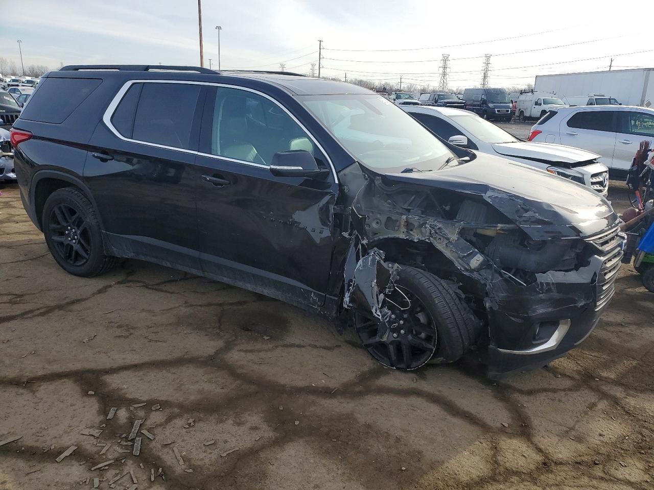 2019 CHEVROLET TRAVERSE LT photo 4