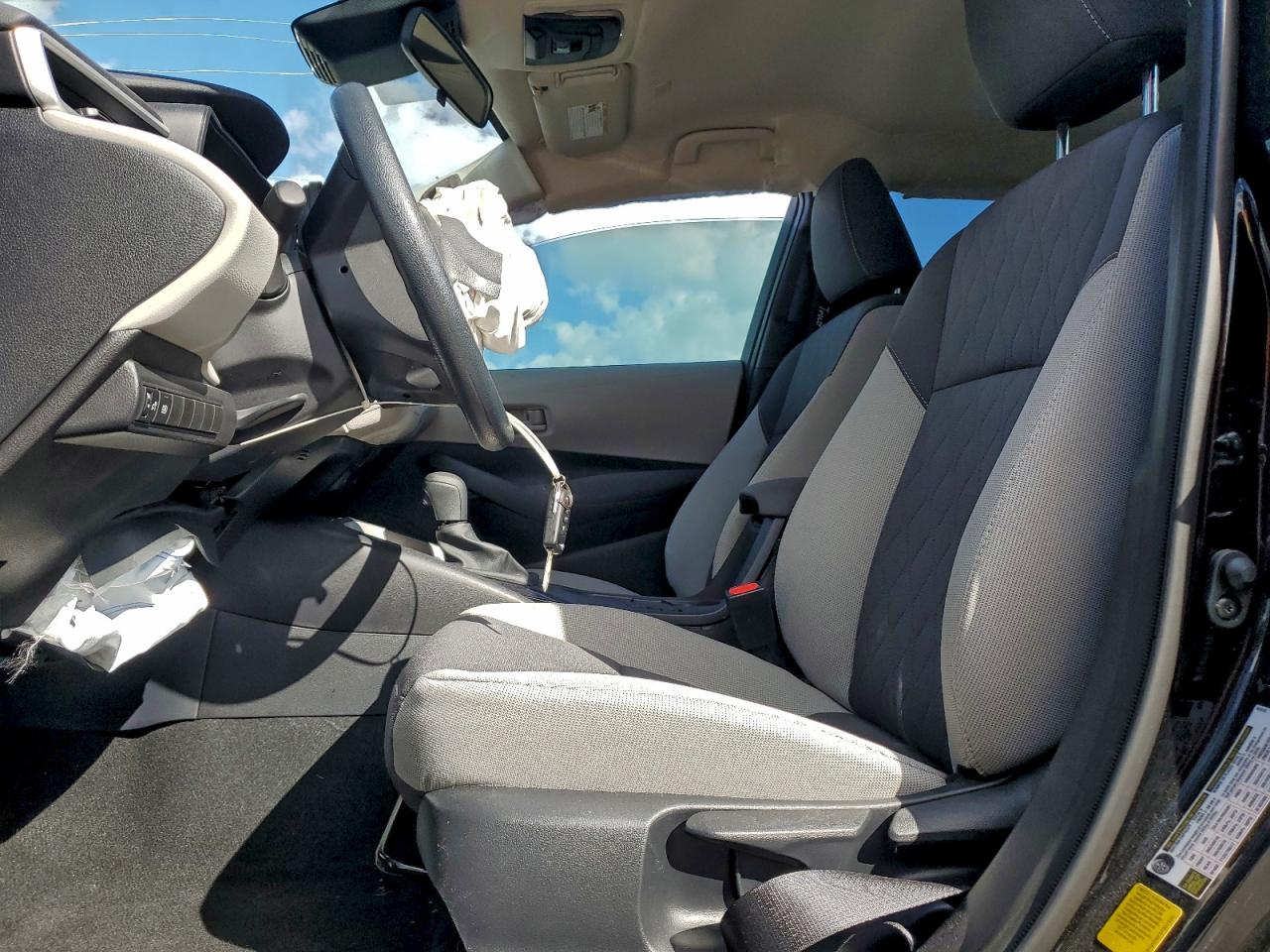 2025 TOYOTA COROLLA LE photo 13