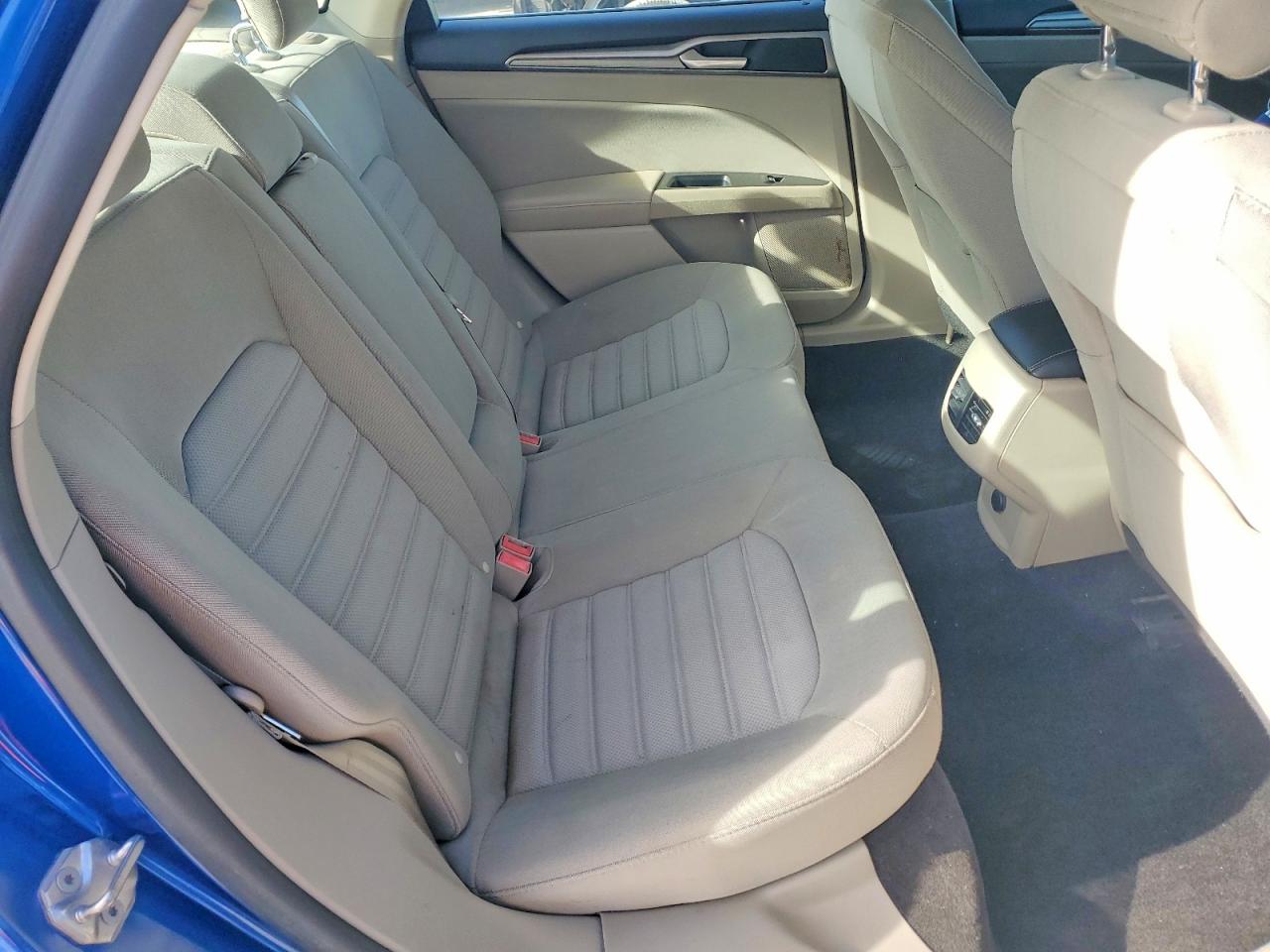 2017 FORD FUSION SE photo 19