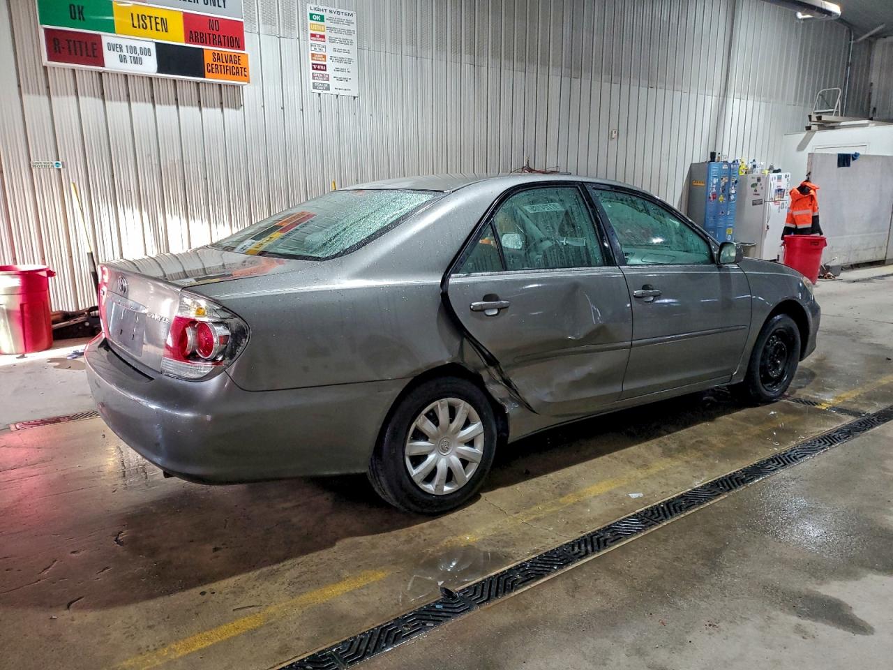 2006 TOYOTA CAMRY LE photo 3