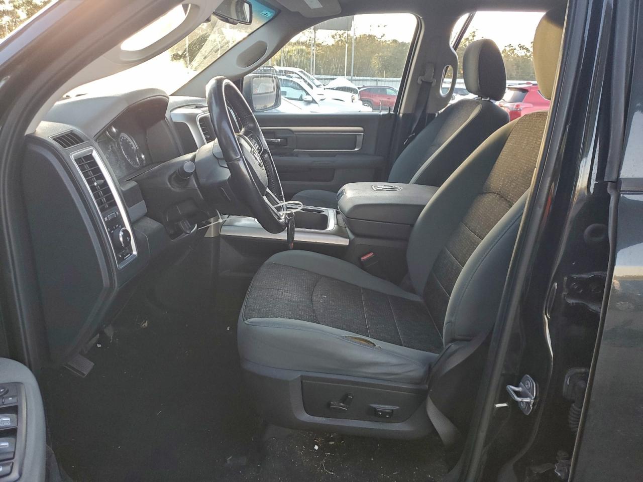 2018 RAM 1500 SLT photo 7