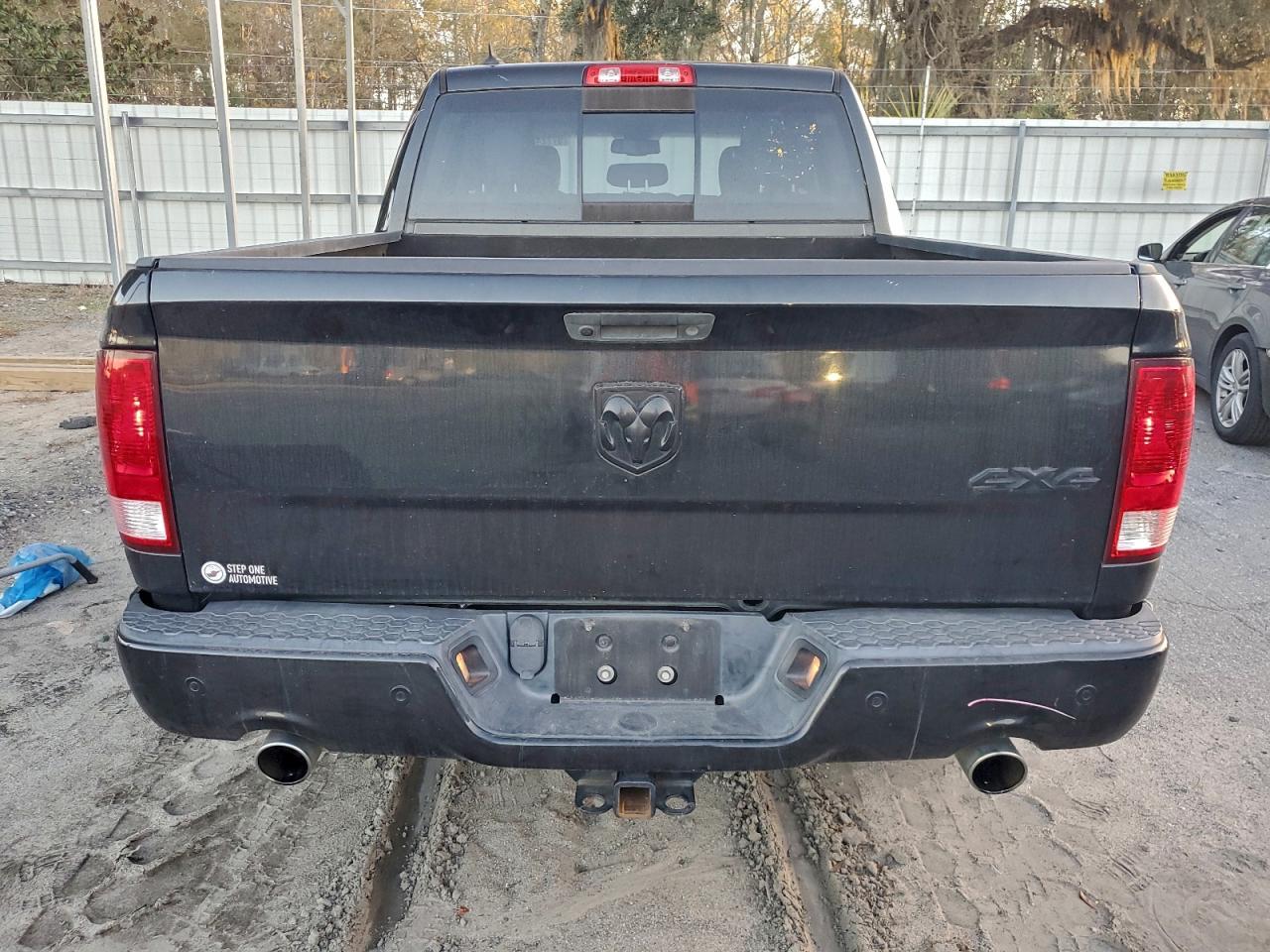 2018 RAM 1500 SLT photo 6