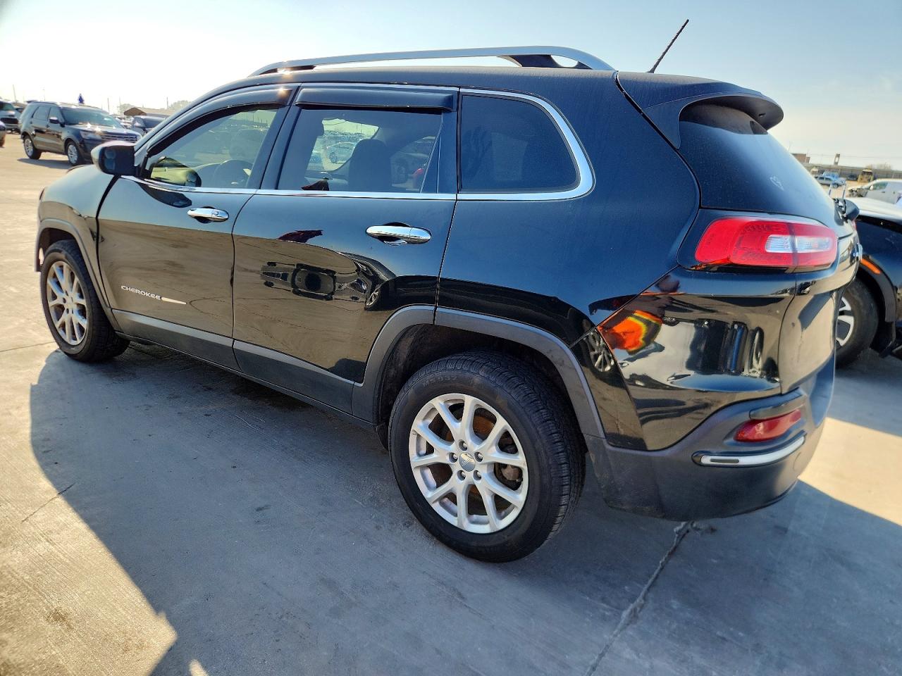 2015 JEEP CHEROKEE LATITUDE photo 2
