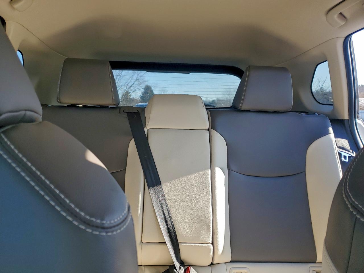 2022 TOYOTA COROLLA CROSS XLE photo 10