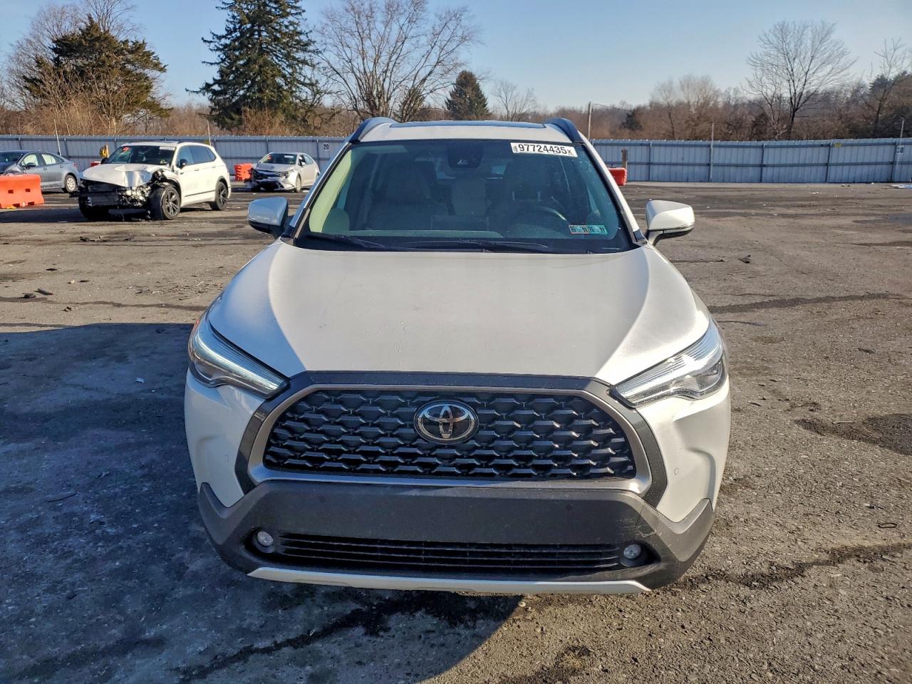 2022 TOYOTA COROLLA CROSS XLE photo 5