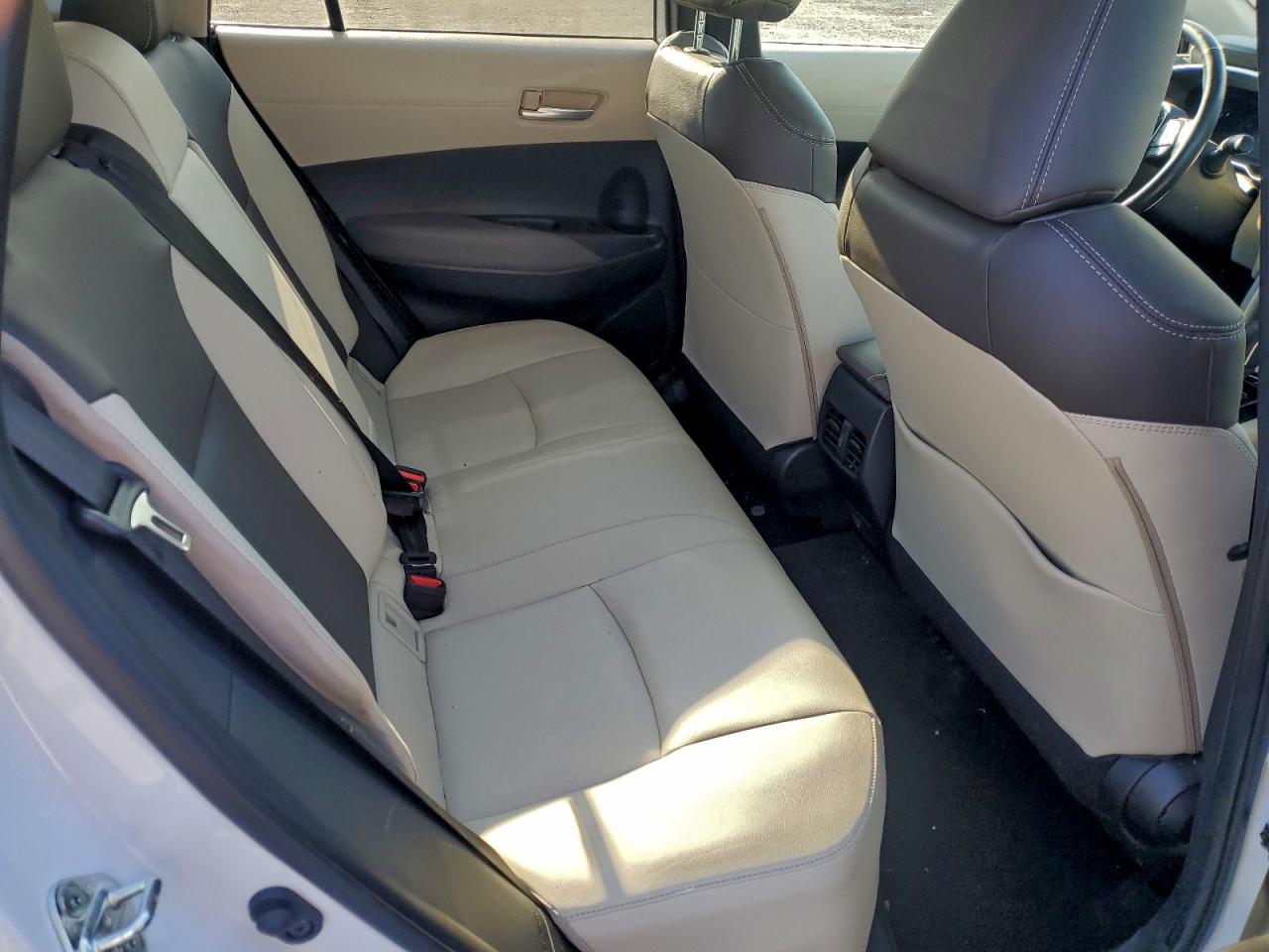 2022 TOYOTA COROLLA CROSS XLE photo 11