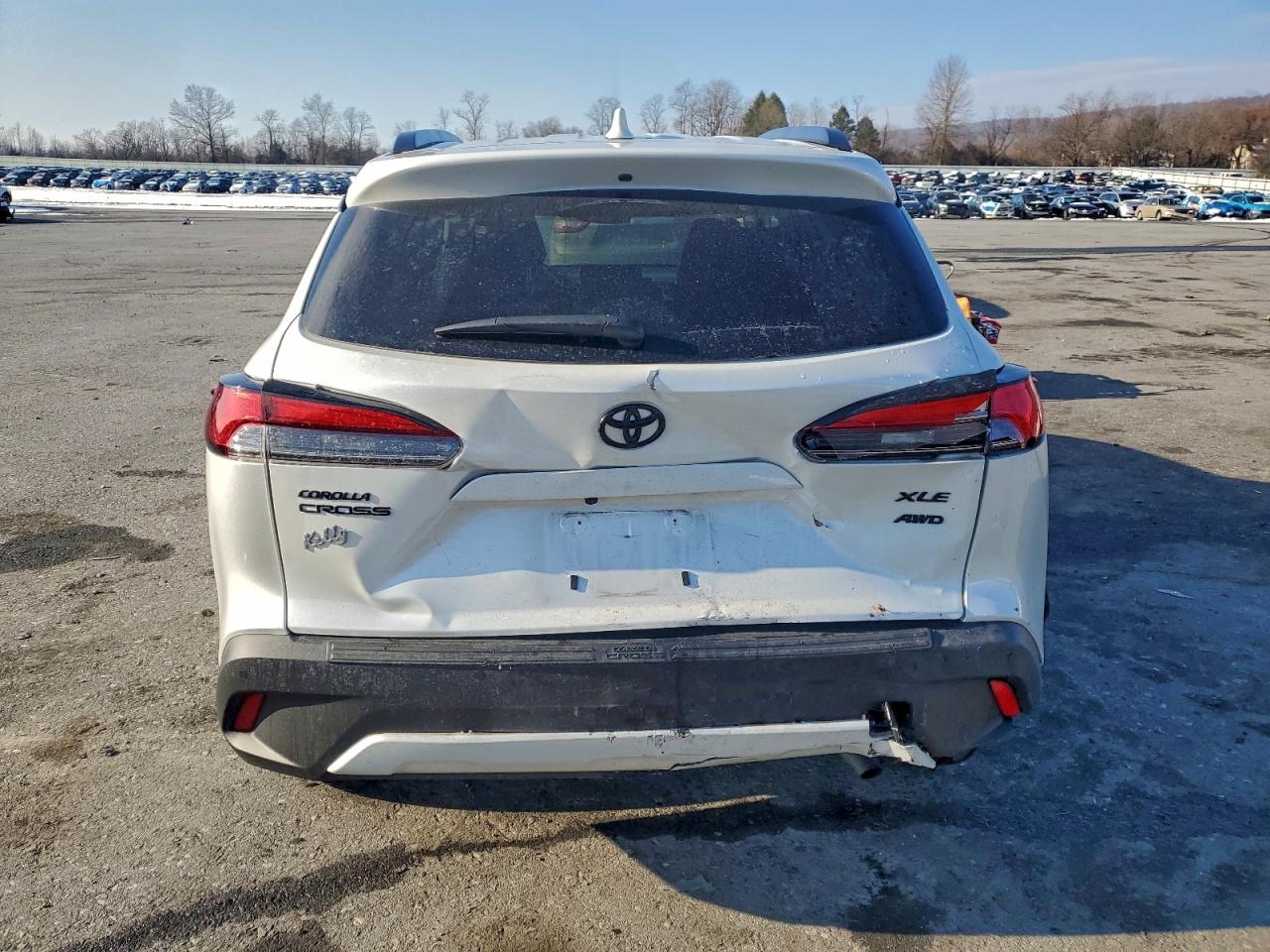 2022 TOYOTA COROLLA CROSS XLE photo 6