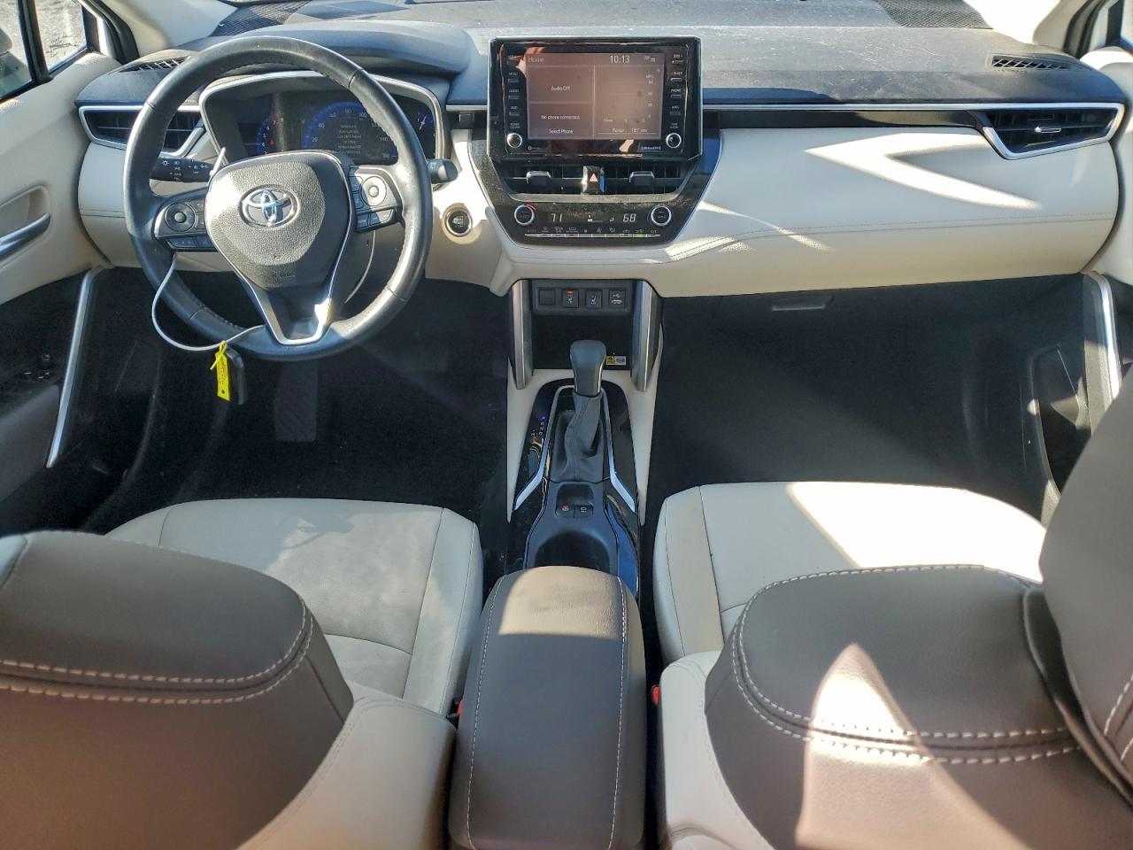 2022 TOYOTA COROLLA CROSS XLE photo 8