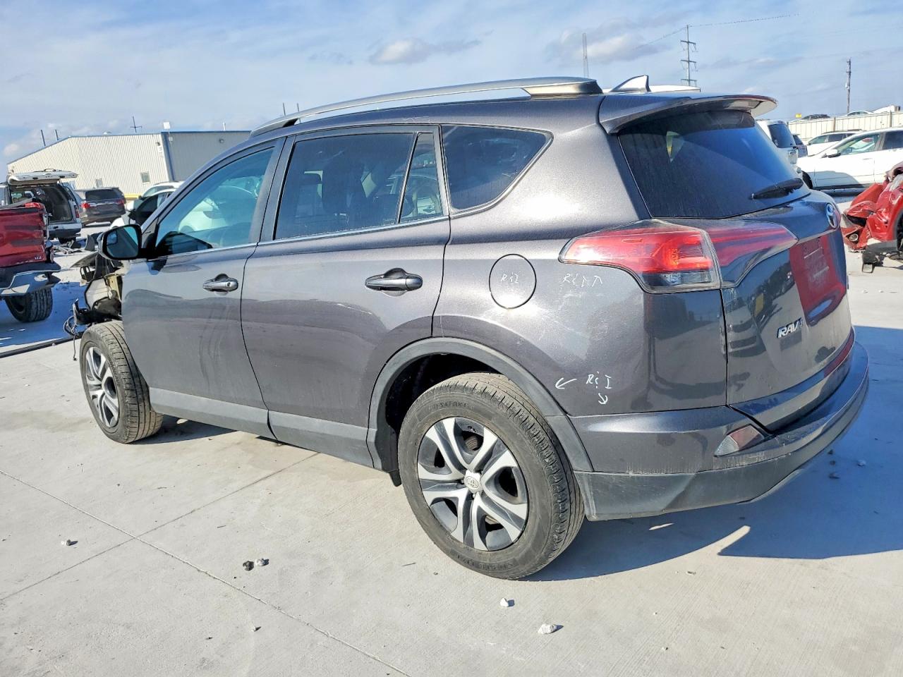 2017 TOYOTA RAV4 LE photo 4