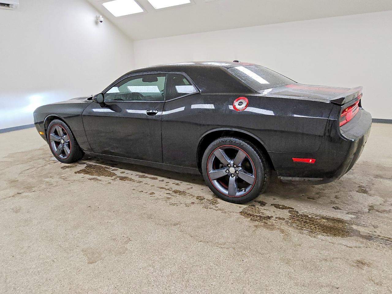 2013 DODGE CHALLENGER SXT photo 2