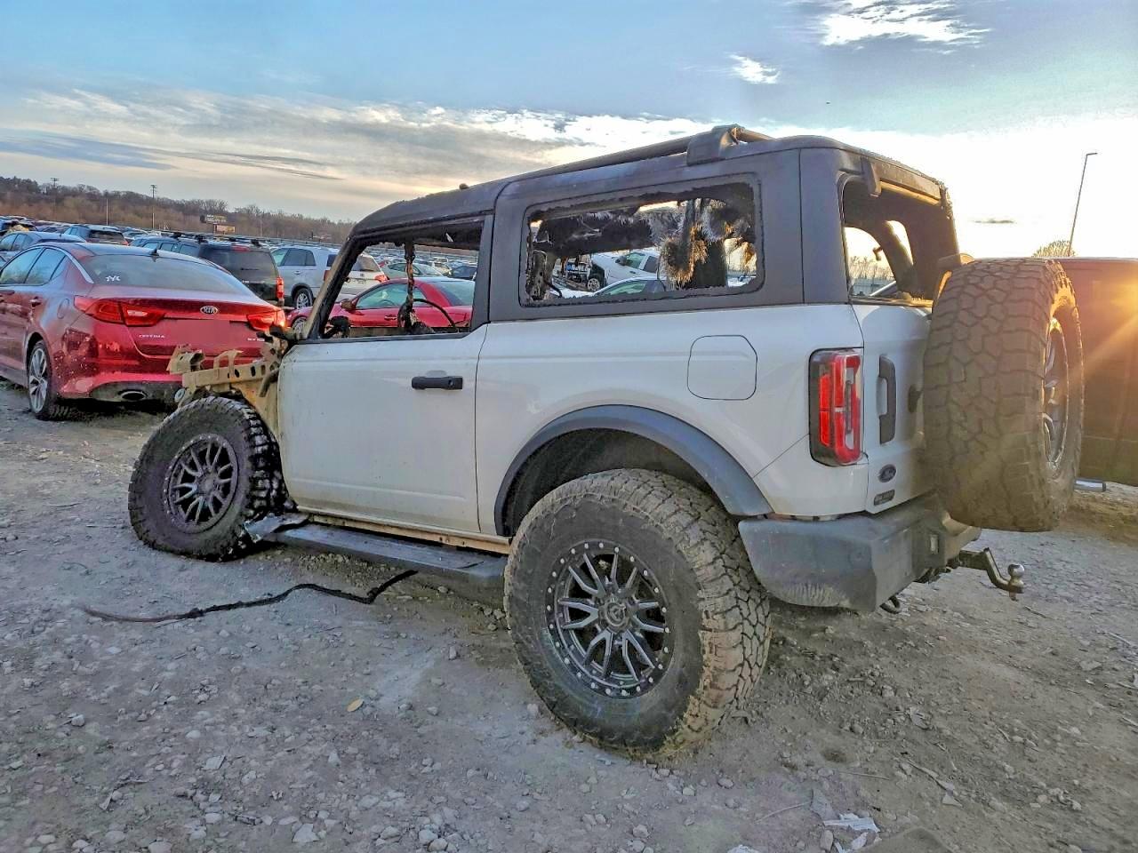 2022 FORD BRONCO BASE photo 2