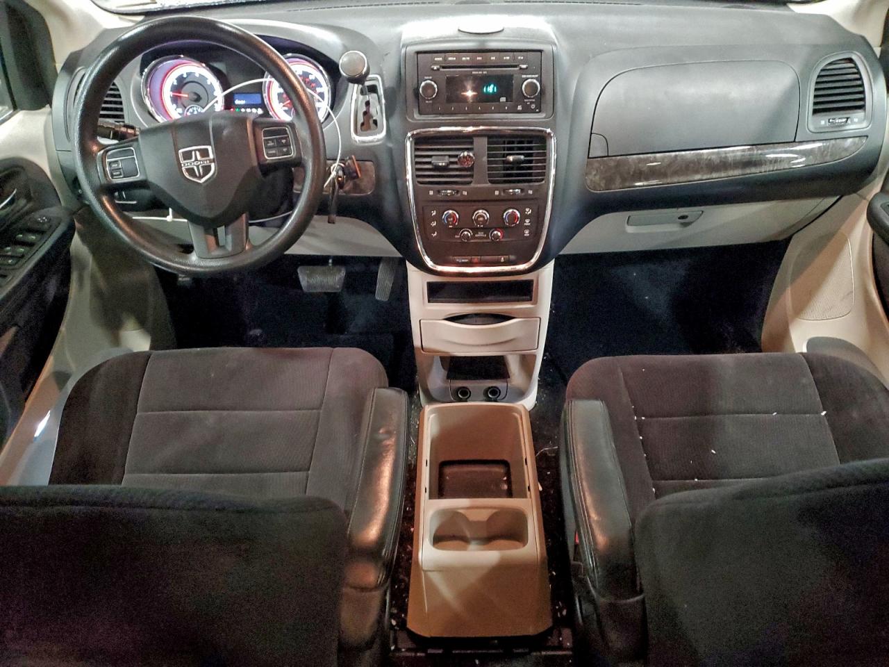 2011 DODGE GRAND CARAVAN MAINSTREET photo 8