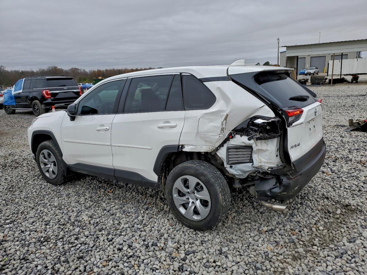 2022 TOYOTA RAV4 LE photo 4
