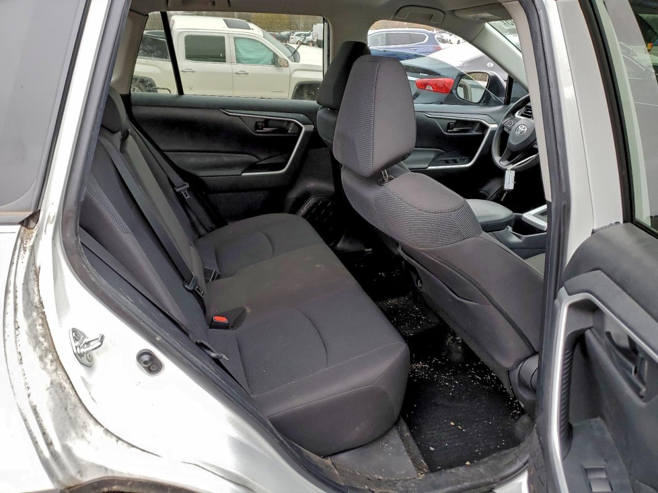 2022 TOYOTA RAV4 LE photo 31