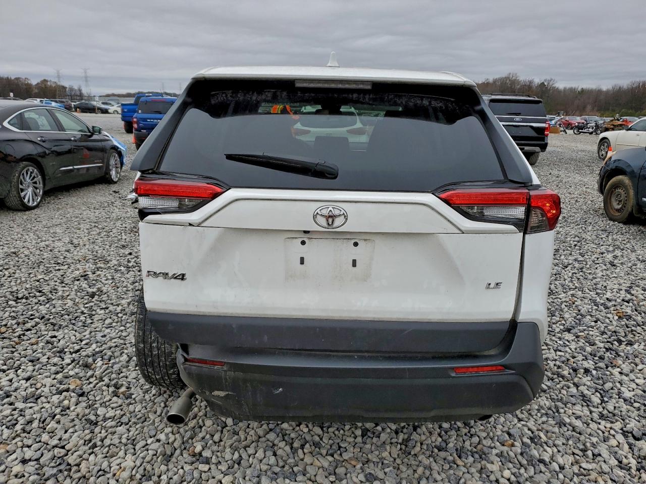 2022 TOYOTA RAV4 LE photo 16