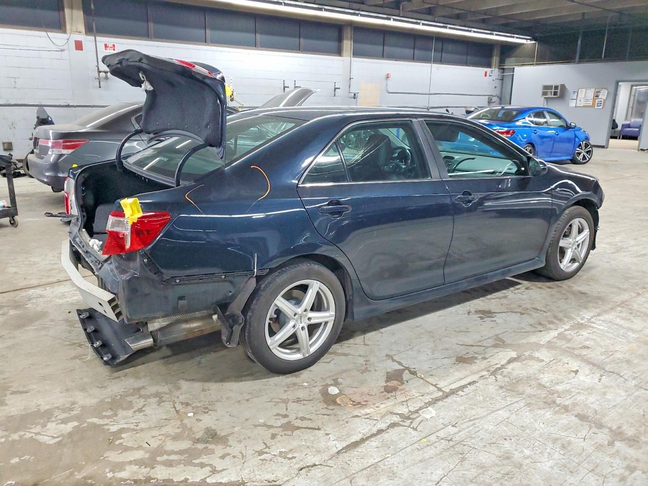 2013 TOYOTA CAMRY L photo 3