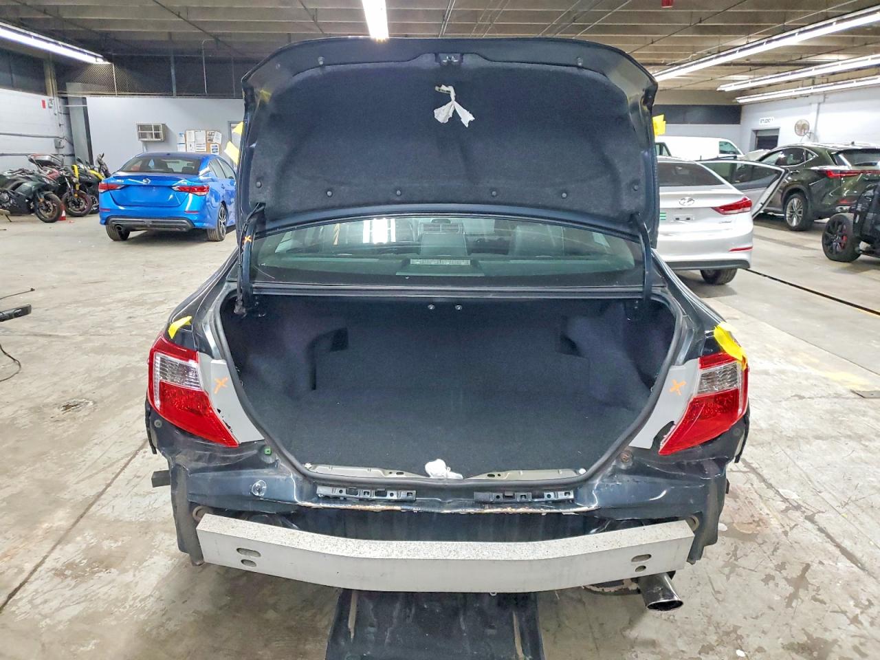 2013 TOYOTA CAMRY L photo 6