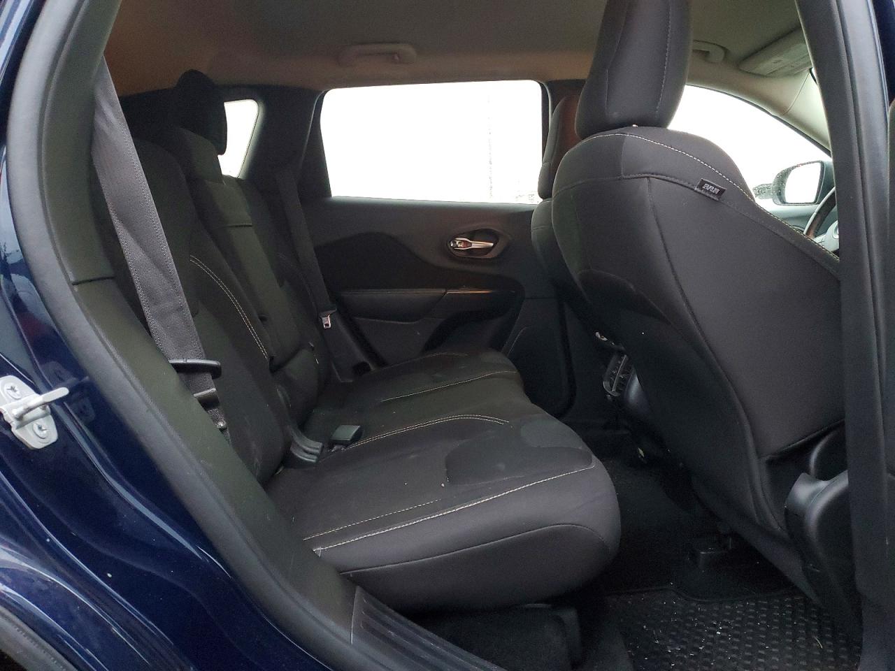 2015 JEEP CHEROKEE LATITUDE photo 11