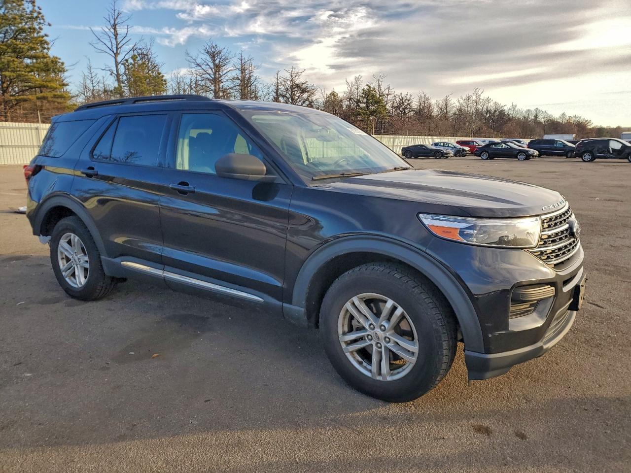 2021 FORD EXPLORER XLT photo 4