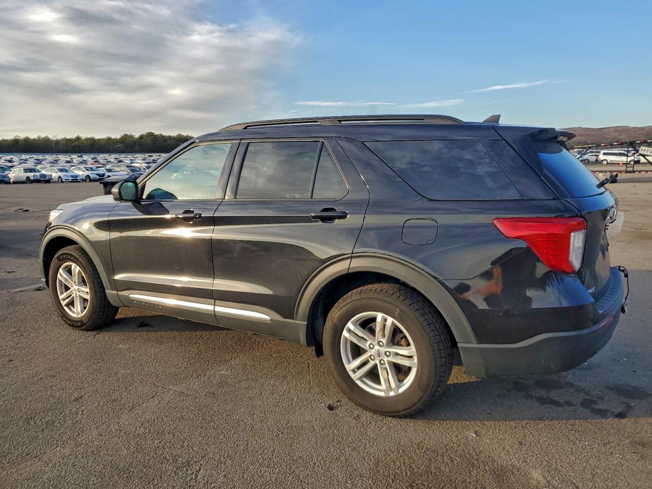 2021 FORD EXPLORER XLT photo 2