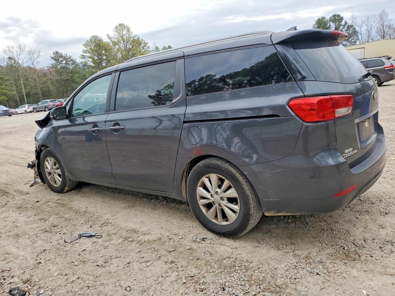 2017 KIA SEDONA LX photo 2
