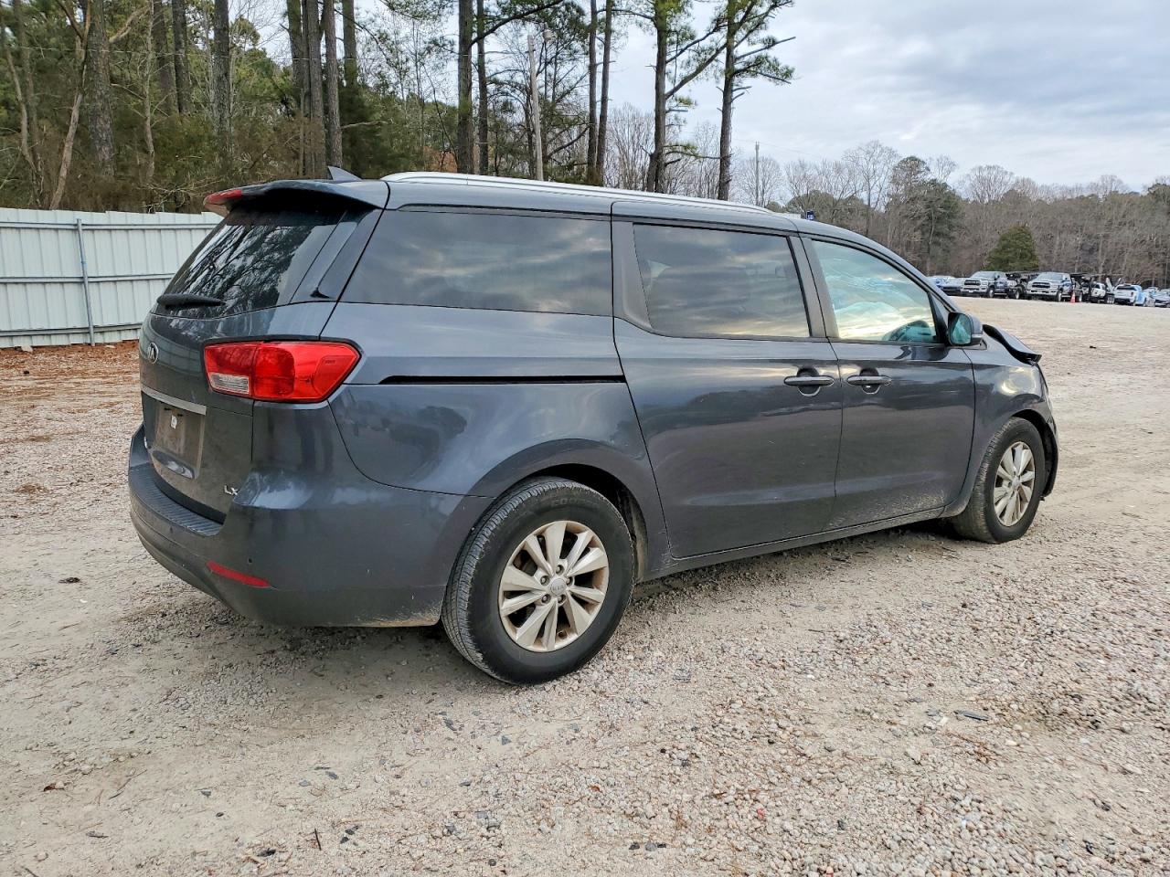 2017 KIA SEDONA LX photo 3